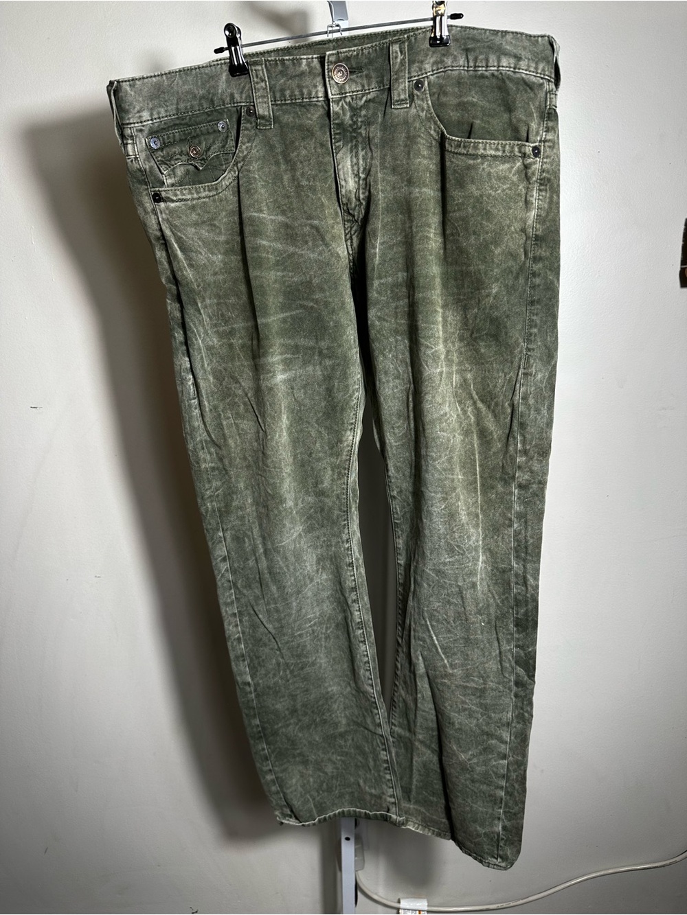 J172. True Religion Men’s Ricky Acid Wash Olive Green Straight Leg Flap Pocket